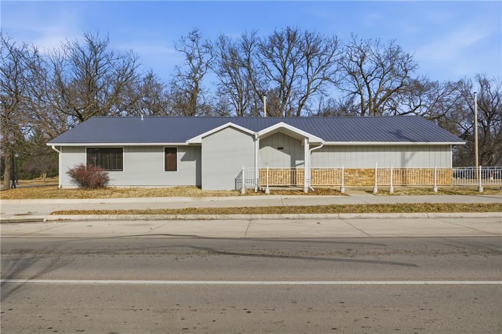 1196 Washburn Avenue, Topeka, KS 66604
