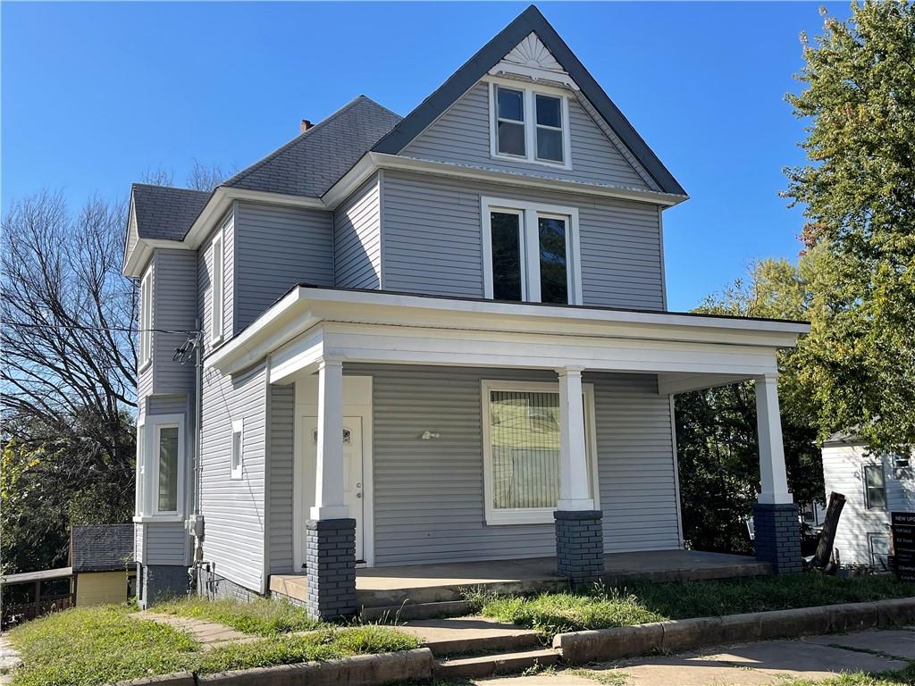 1002 N 9th Street, St Joseph, MO 64501