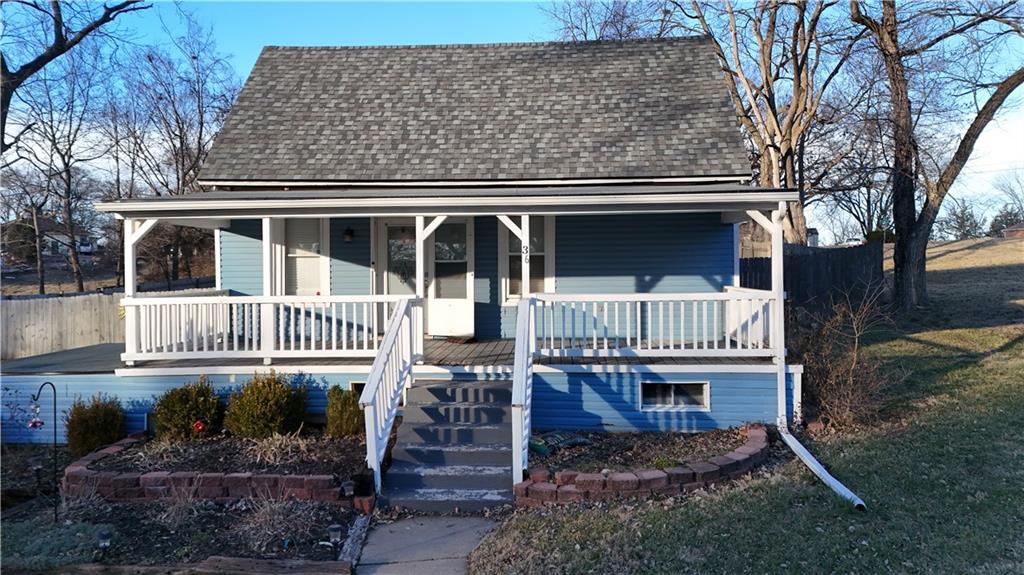 36 Logan Street, Leavenworth, KS 66048