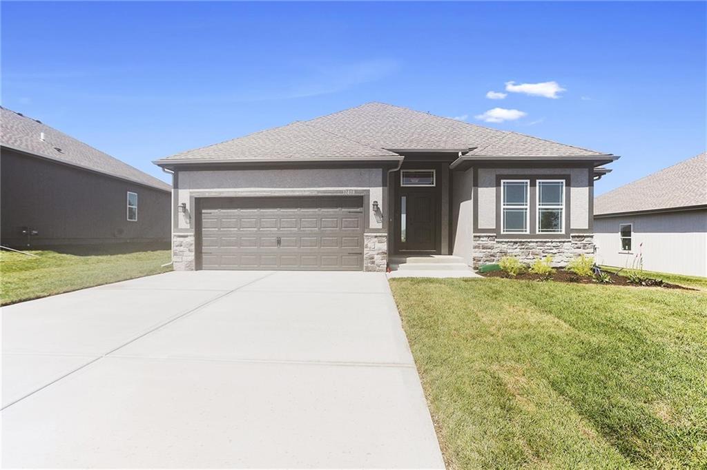 11464 N Auburndale Circle, Kansas City, MO 64157