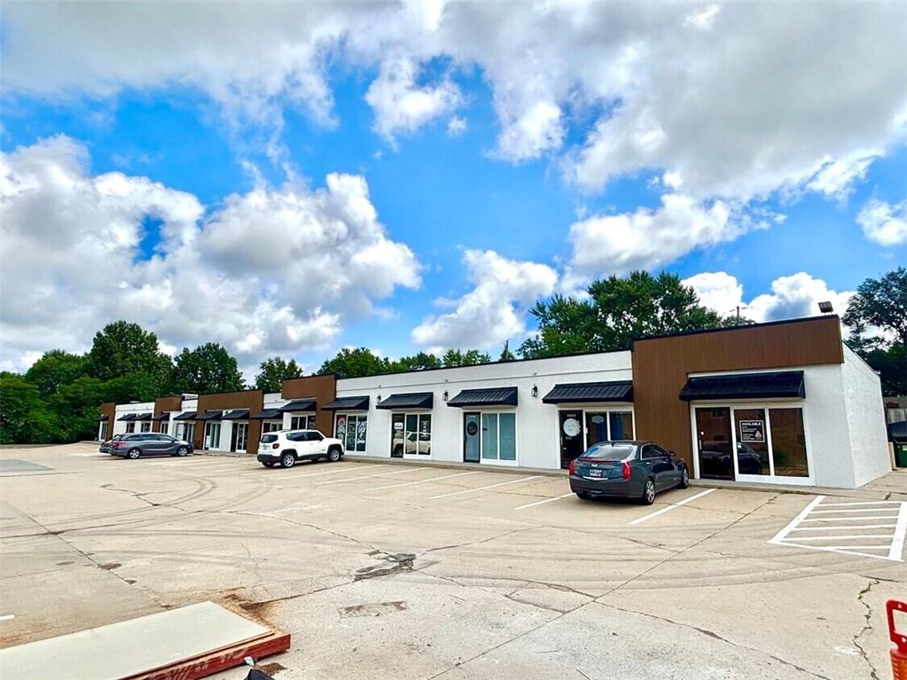 11109-11129 N Oak Trafficway, Kansas City, MO 64115