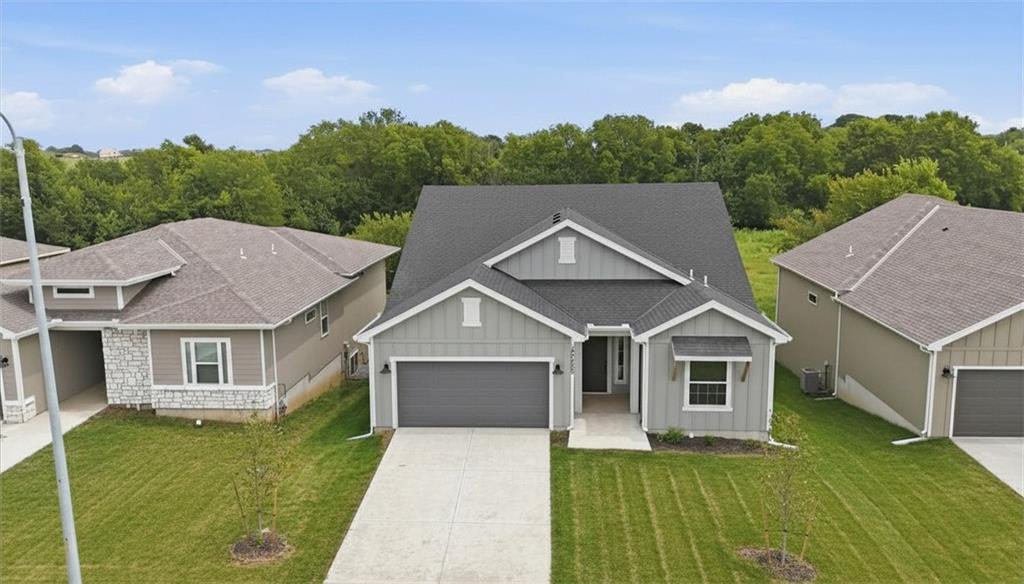 20665 Skyview Lane, Spring Hill, KS 66083
