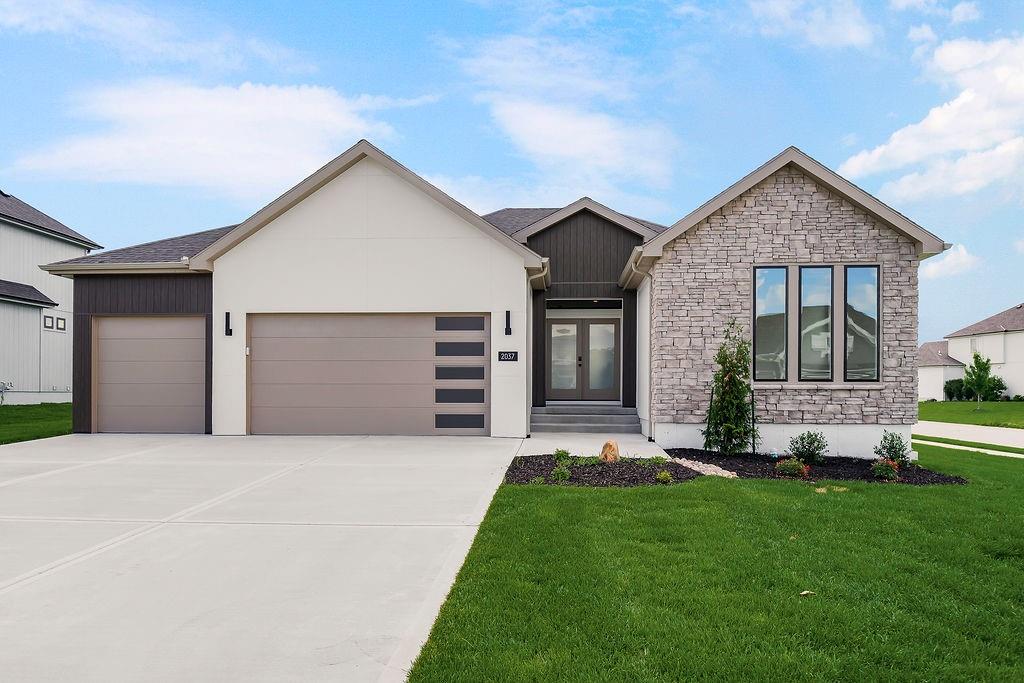2037 SW Red Barn Lane, Lee's Summit, MO 64082
