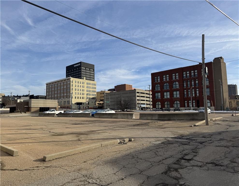 204 SW 5th Street, Topeka, KS 66603