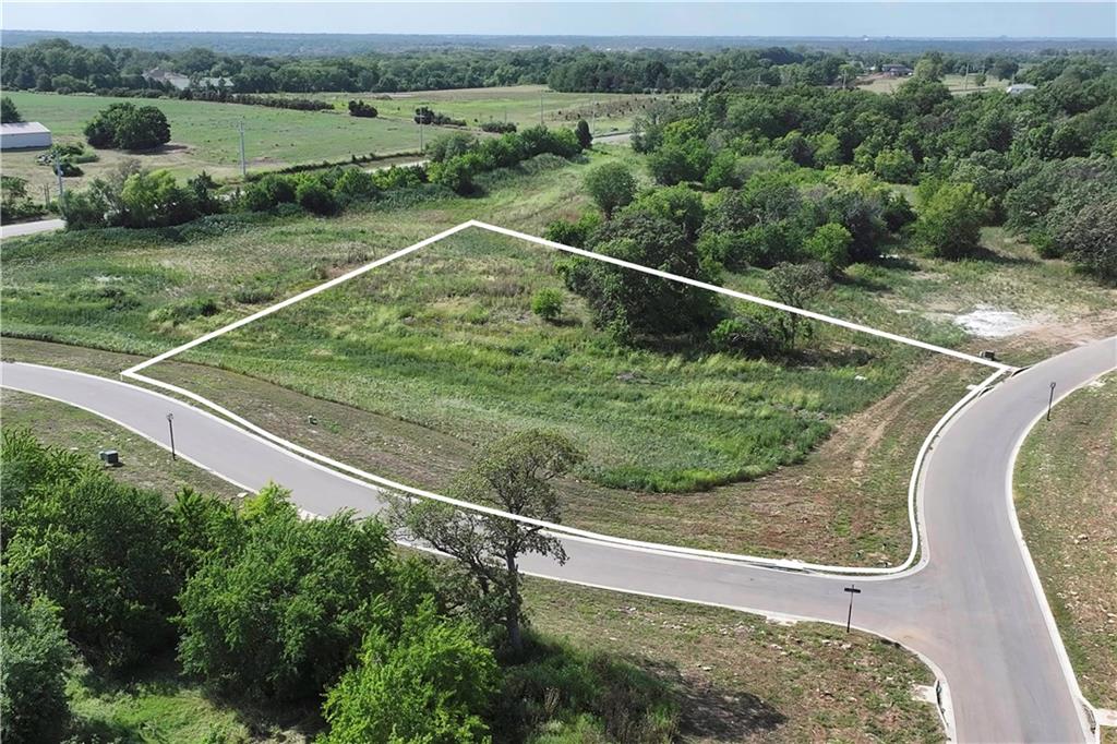17190 Galloway Drive, Stilwell, KS 66085