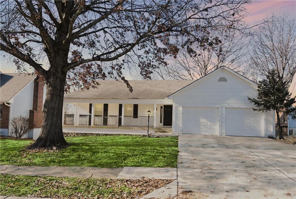 3812 SW Lido Drive, Lee's Summit, MO 64082