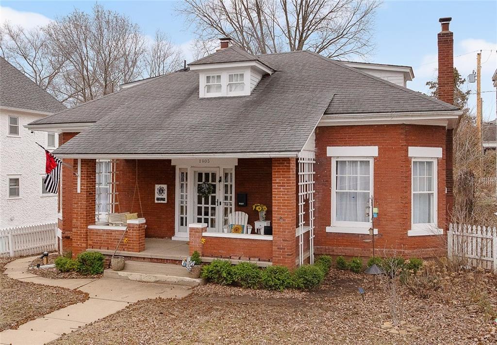 1805 South Street, Lexington, MO 64067