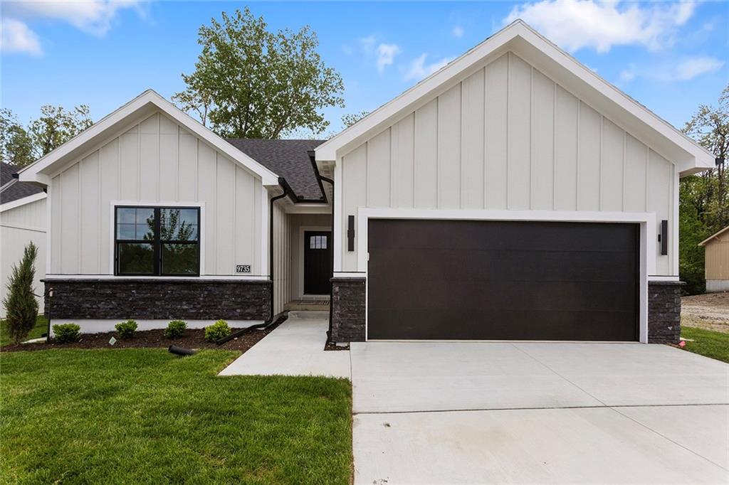 9735 N Lucerne Avenue, Kansas City, MO 64153