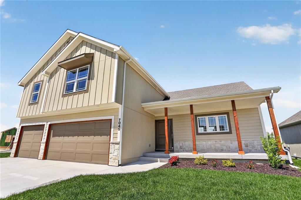 7045 NW Yulich Court, Parkville, MO 64152