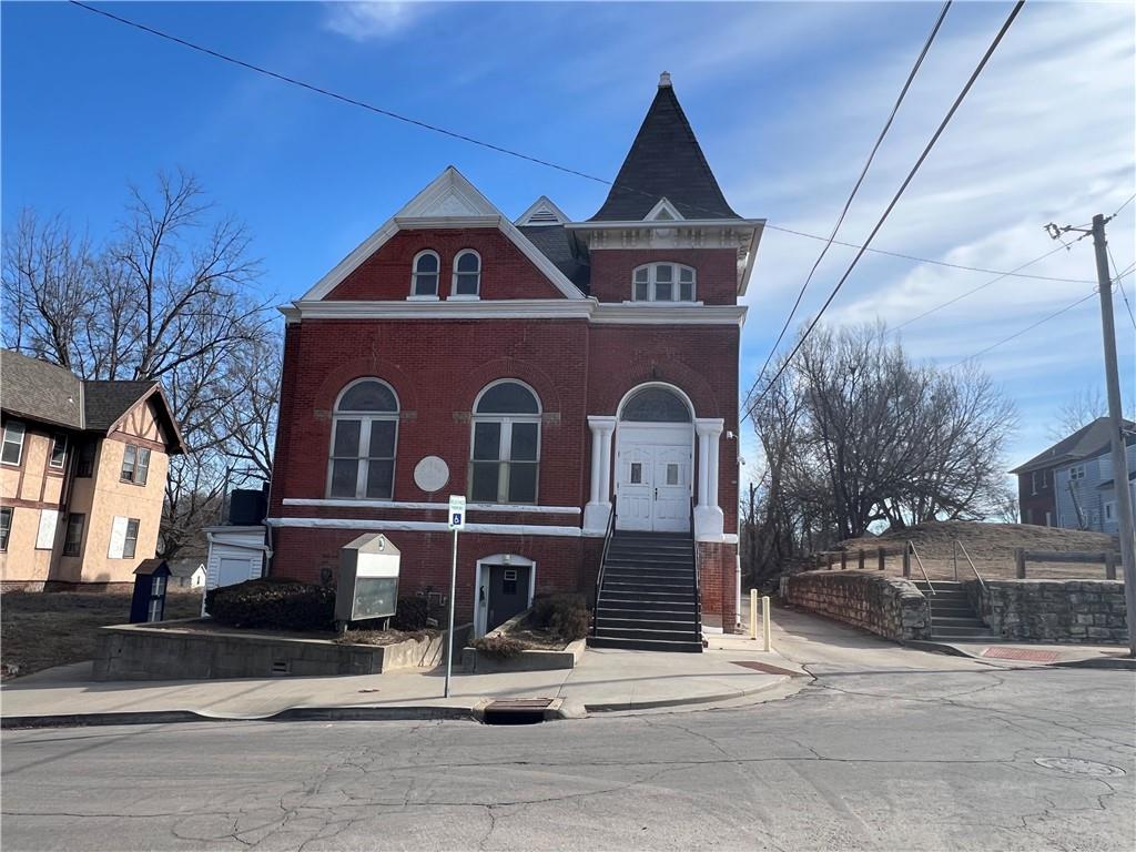 415 N 17th Street, St Joseph, MO 64501