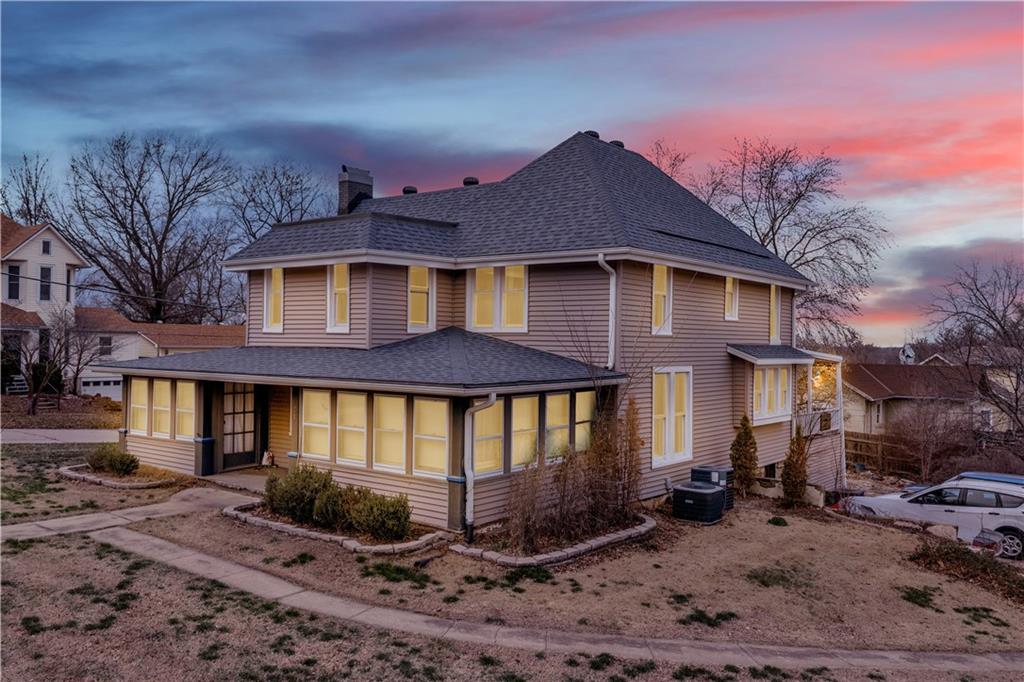 121 W North Street, Warrensburg, MO 64093