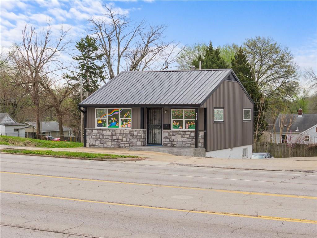 705 E 23rd Street, Independence, MO 64055