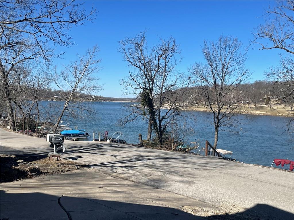 125 Lakeshore Drive, Lake Quivira, KS 66217