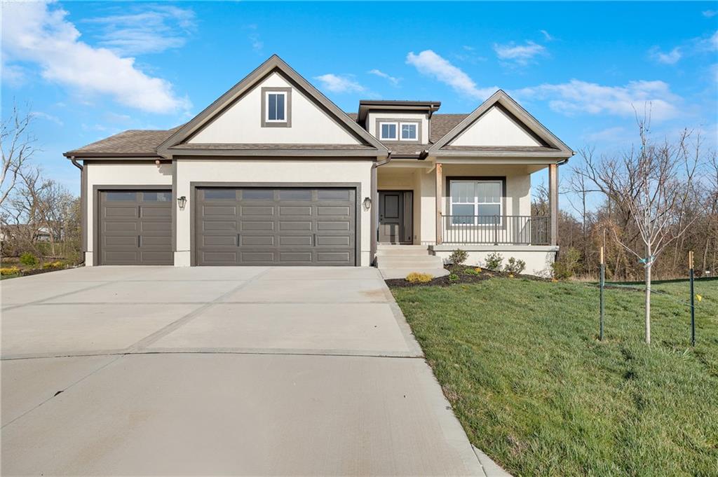 300 SW Hawthorne Court, Blue Springs, MO 64014