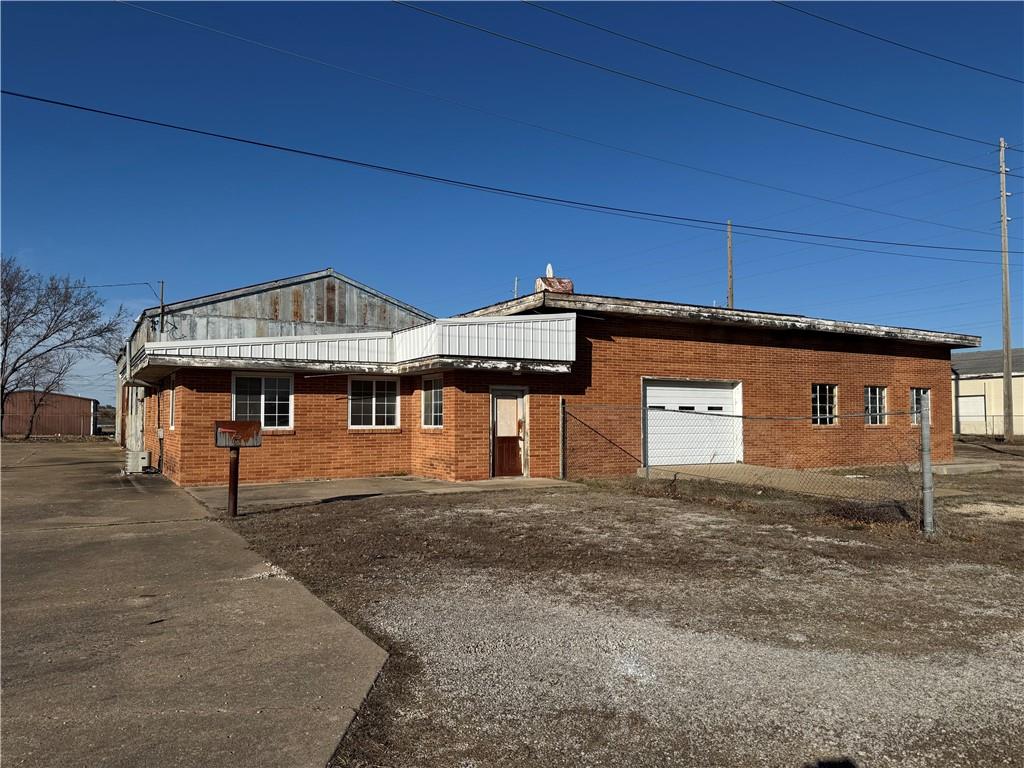 1708 W 5TH Street, Coffeyville, KS 67337