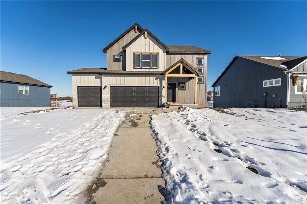 355 SW Chavis Drive, Blue Springs, MO 64064