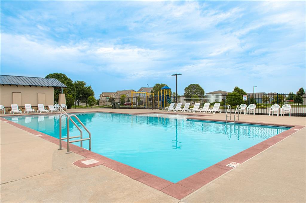 4524 SW Berkshire Drive, Lee's Summit, MO 64083