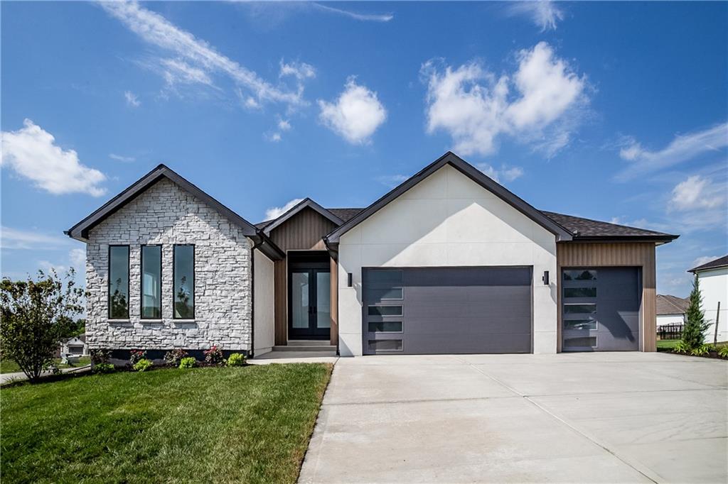 2604 NE Crestview Street, Blue Springs, MO 64029
