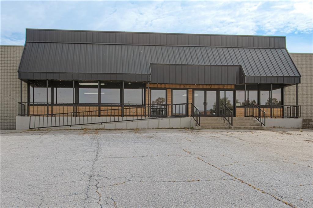 4541 S Noland Road, Independence, MO 64055