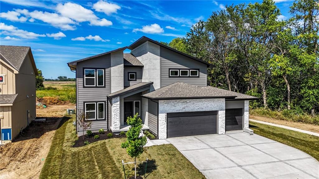 1507 SW Meadowlark Court, Oak Grove, MO 64075