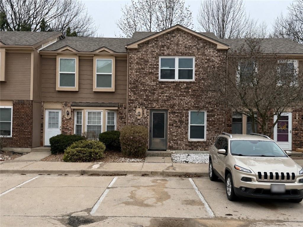 727 SW Liggett Road, Blue Springs, MO 64015
