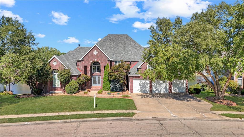 1227 Pembrooke Drive, Warrensburg, MO 64093