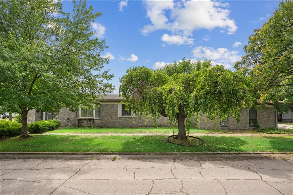 1302 W 4th Street, Coffeyville, KS 67337