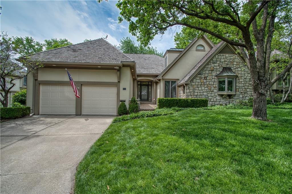 68 Le Mans Court, Prairie Village, KS 66208
