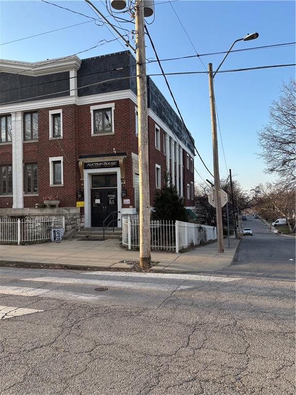 1615 W 45th Street, Kansas City, MO 64111