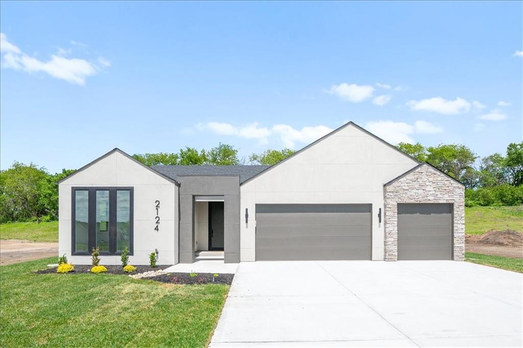 2124 SW Wheatfield Drive, Lee's Summit, MO 64082