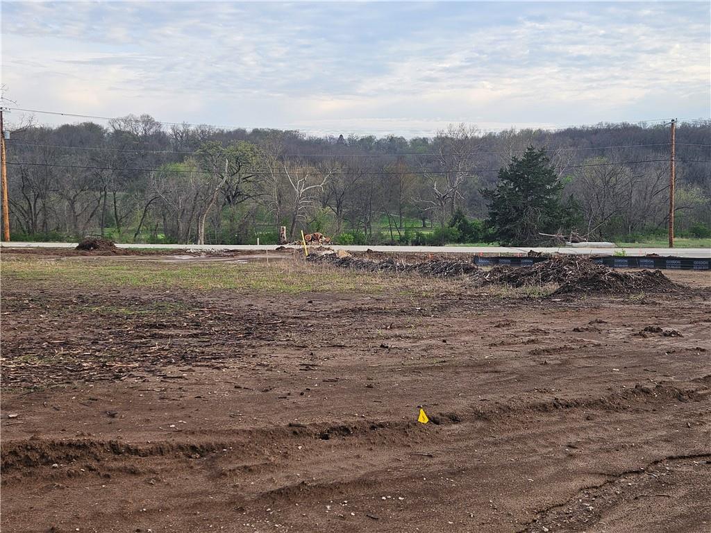 7031 Oak Ridge Drive, Shawnee, KS 66217