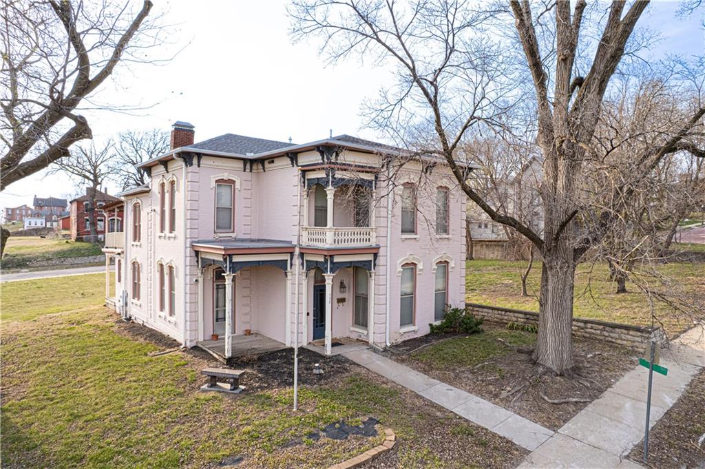 528 N 8th Street, St Joseph, MO 64501