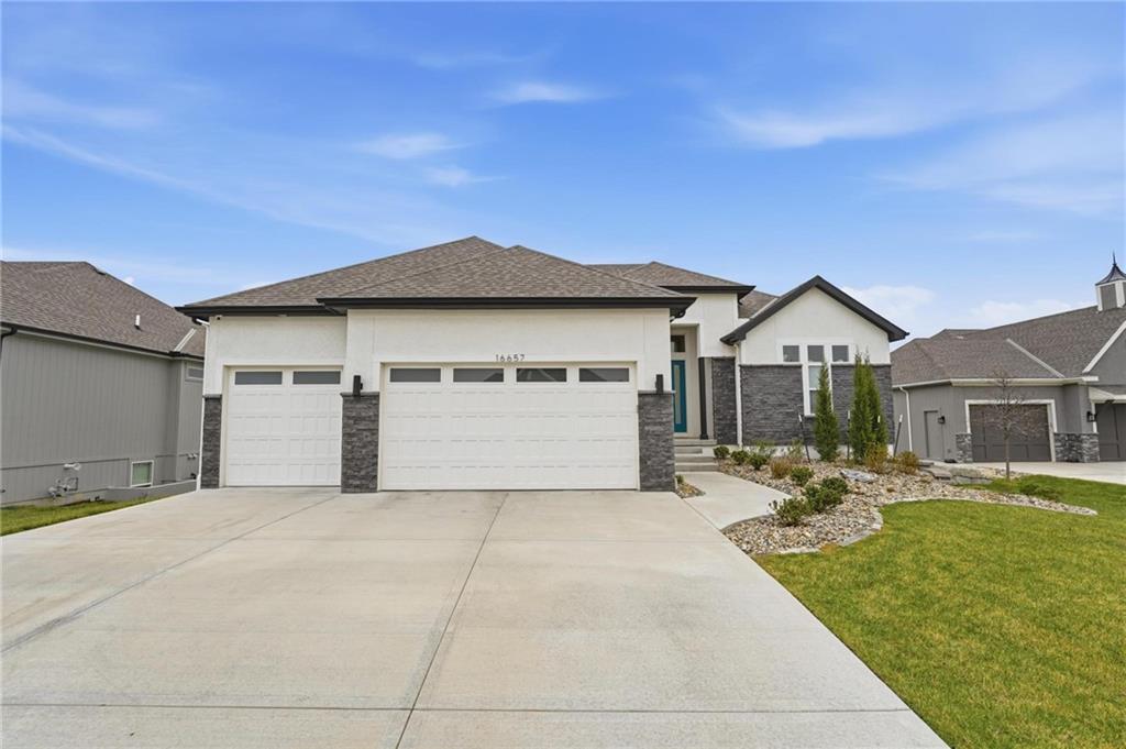 16657 S Tomashaw Street, Olathe, KS 66062