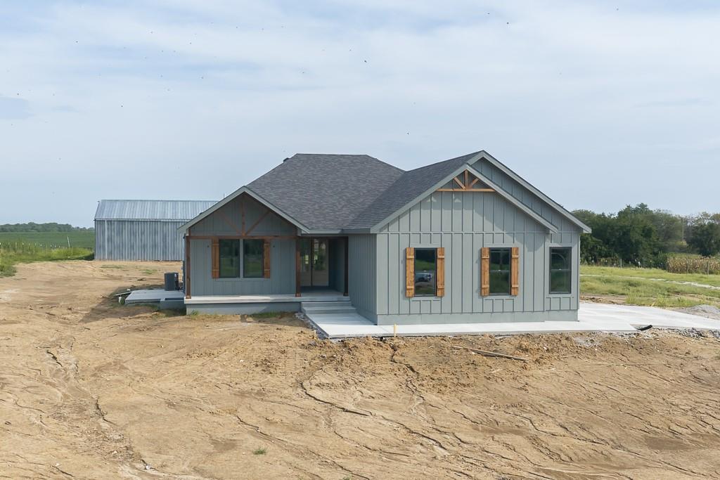 18814 Hollingsworth Road, Tonganoxie, KS 66086