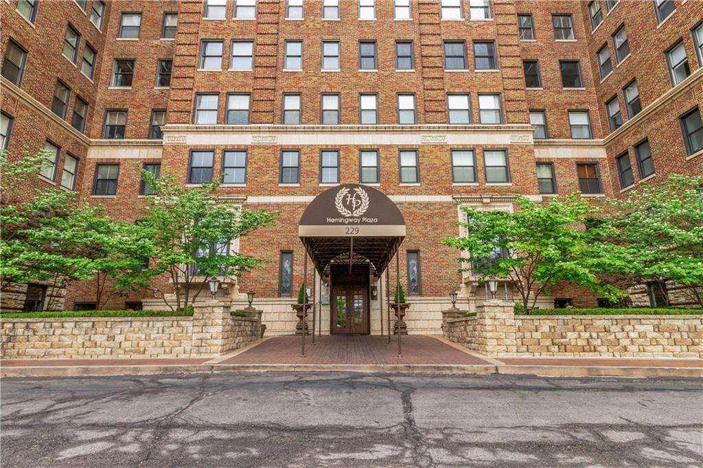 229 Ward Parkway, Kansas City, MO 64112