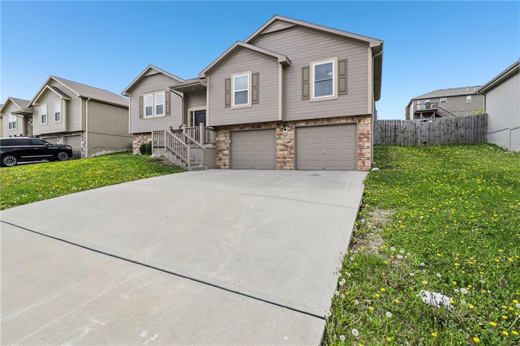1307 NW Hilltop Lane, Grain Valley, MO 64029