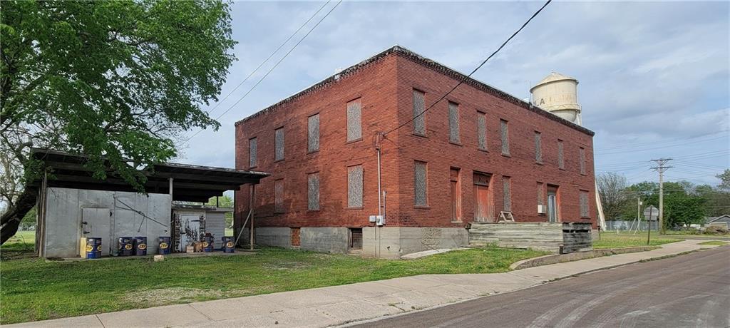 512 E Monroe Street, Iola, KS 66749