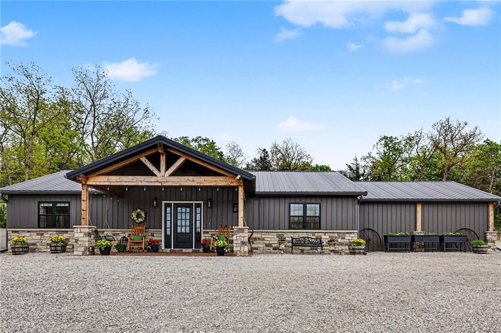 16 S Lakeview Road, Mapleton, KS 66754