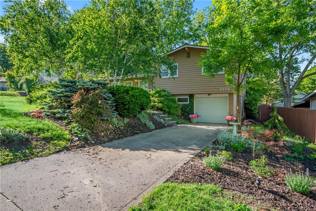2101 NE 62nd Street, Kansas City, MO 64118