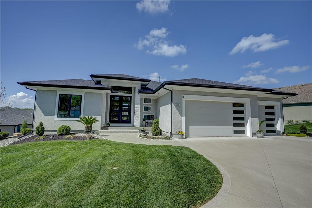 42 Bison Falls Circle, Lake Winnebago, MO 64034