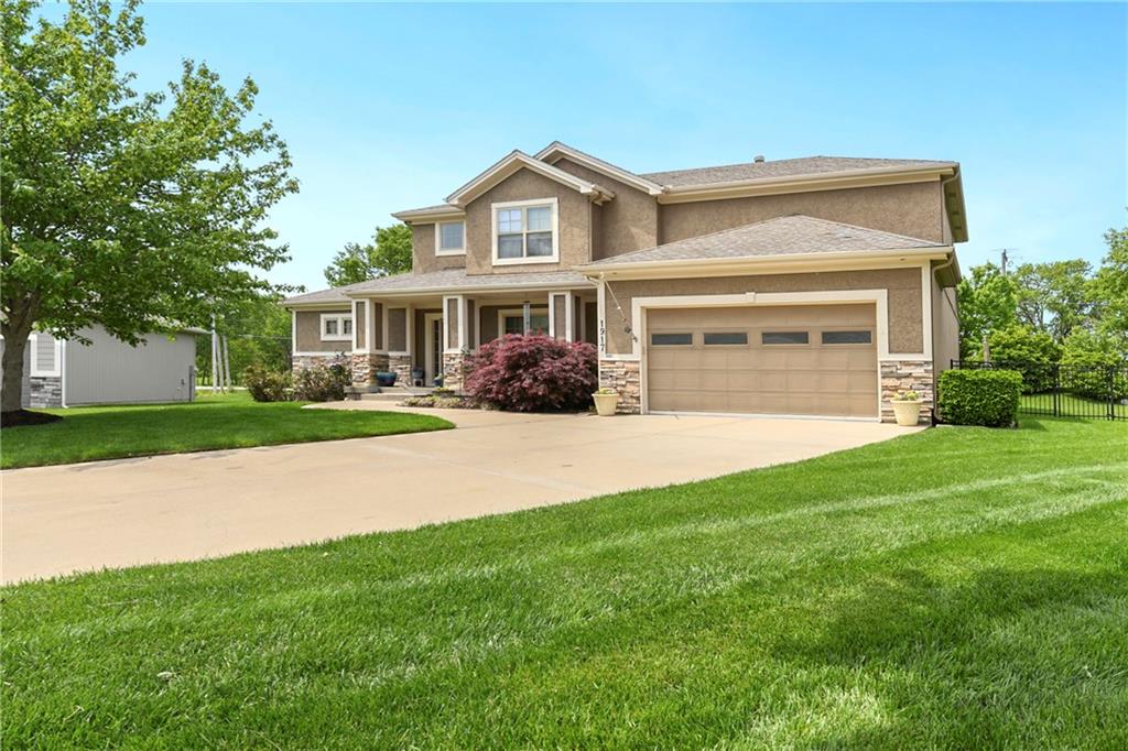 1917 SW Sage Canyon Road, Lee's Summit, MO 64082