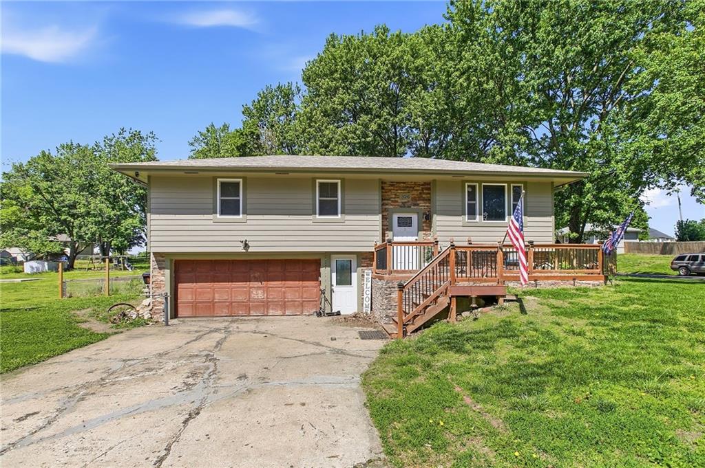326 Gregory Drive, Gower, MO 64454