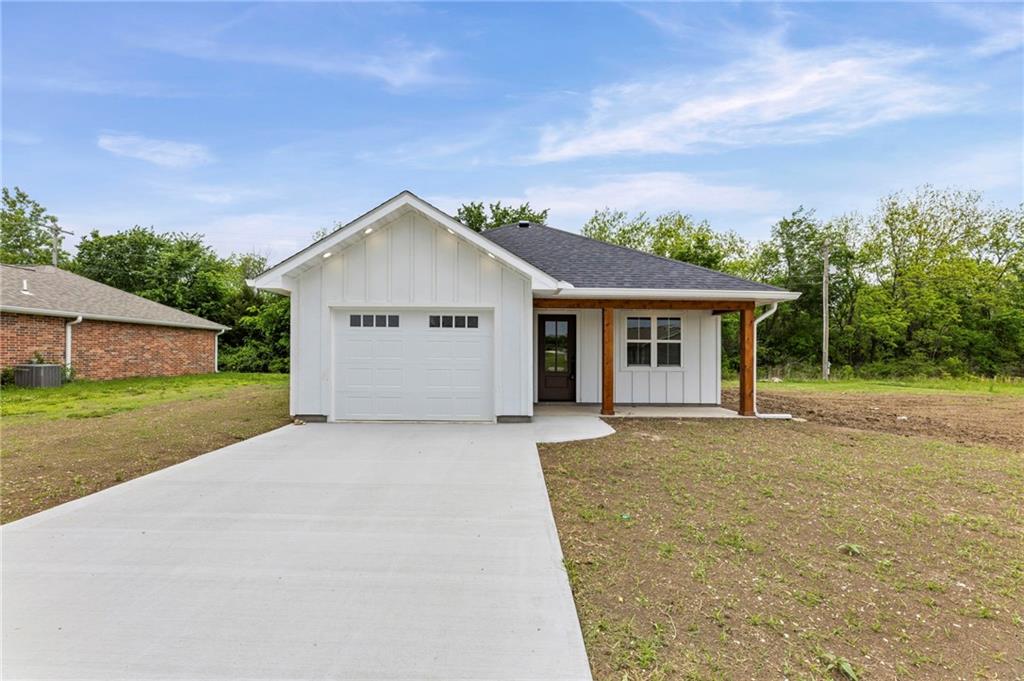 504 McGuire Drive, Iola, KS 66749