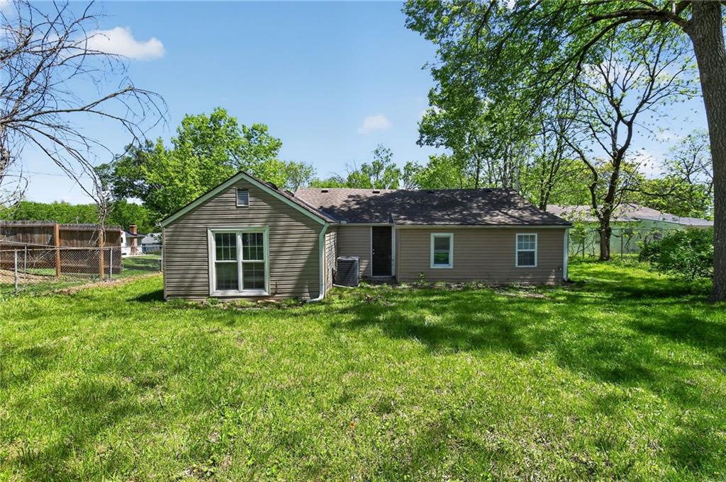 8318 Pershing Road, Raytown, MO 64138