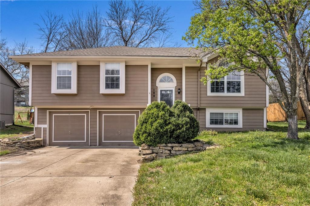 100 N Darrowby Drive, Raymore, MO 64083