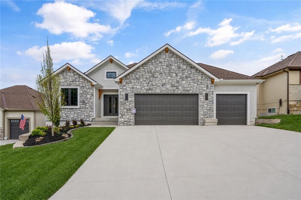4363 NE Hideaway Drive, Lee's Summit, MO 64064