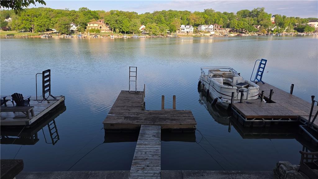 250 Arapahoe Circle, Lake Quivira, KS 66217