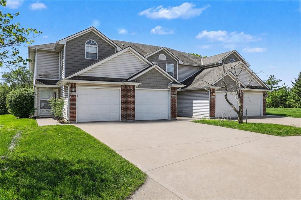 920-924 SW Imperial Lane, Lee's Summit, MO 64064