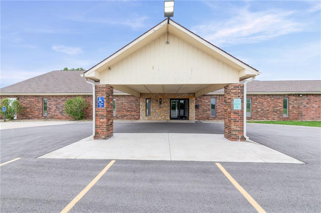 12320 Parallel Parkway, Kansas City, KS 66109