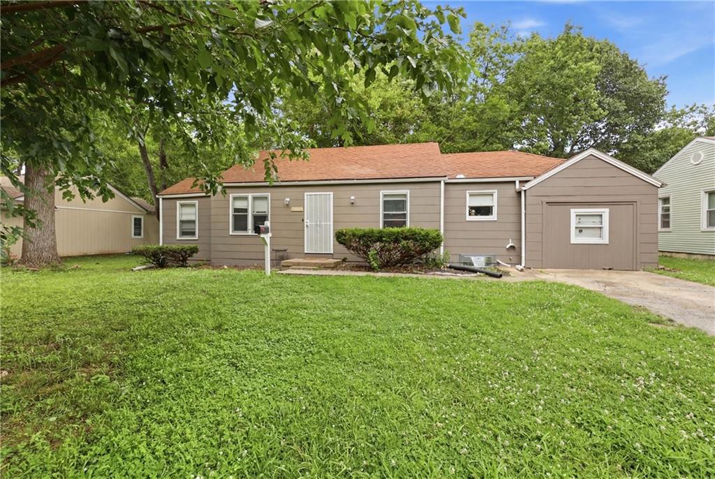11217 Applewood Drive, Kansas City, MO 64134